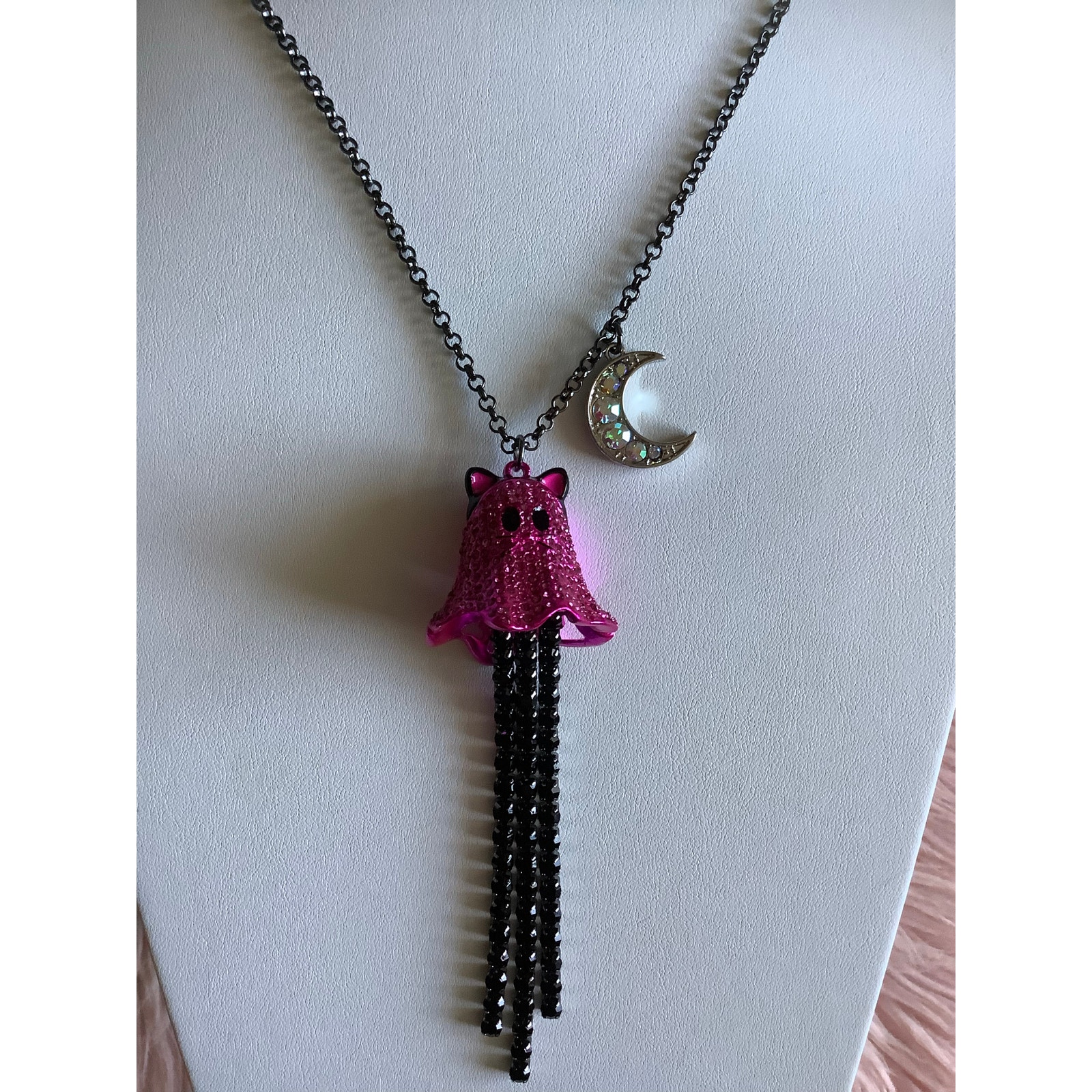 New With Tag Betsey Johnson Necklace Ghost Retail Price 78 63$